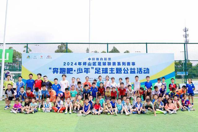 阿库尼亚左小腿挫伤，X光结果正常，待日常观察恢复
